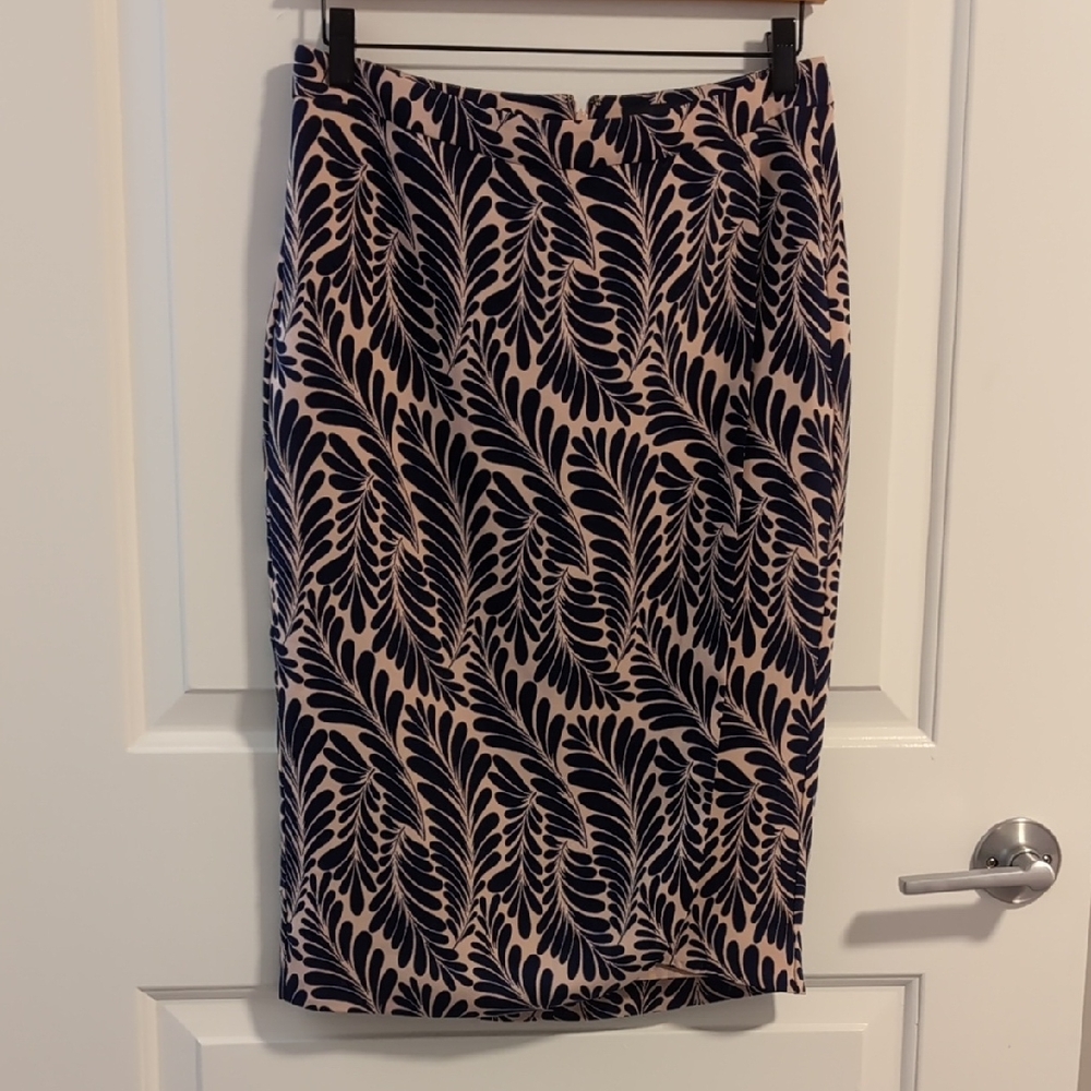 Ann Taylor Black and White Pencil Skirt Knee-Length